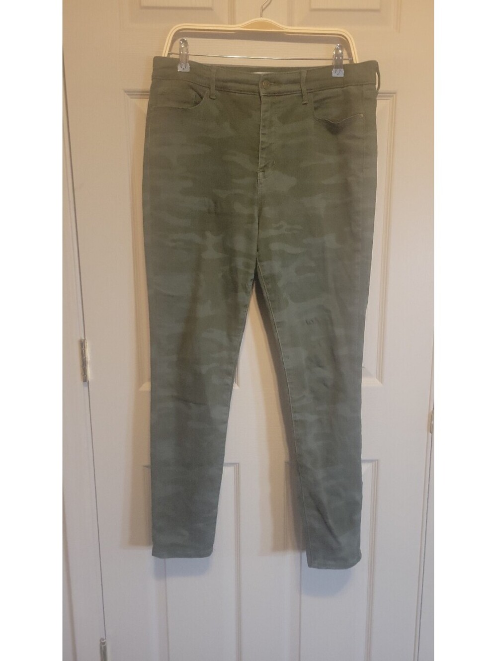 Social Standard by Sweetgray High-Rise Skinny Camo Pants Size 12/31